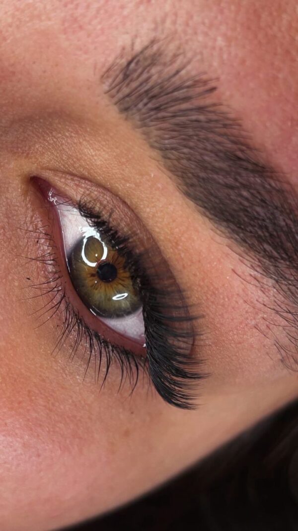 2ac8640a-07d1-4dd7-b77f-886ae176cca8 ترمیم مژه - Image 1